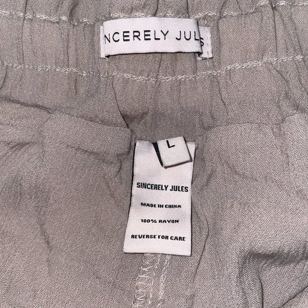 Flowy Ruffle Shorts - Picture 3 of 3